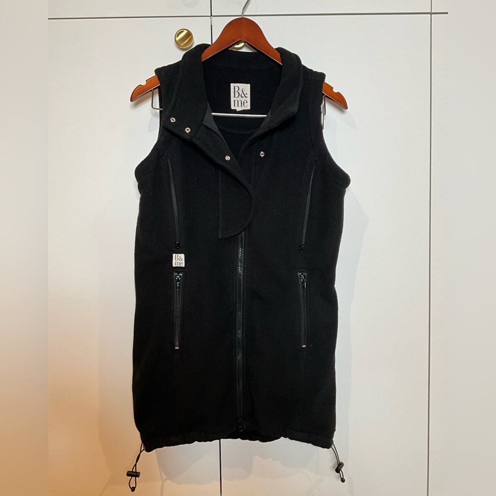 B&me Black Sleeveless Vest